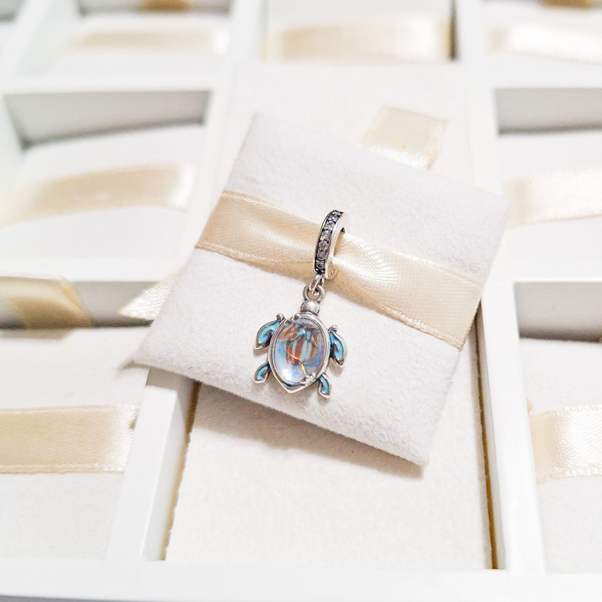 Charm Tortuga Azul Tornasol