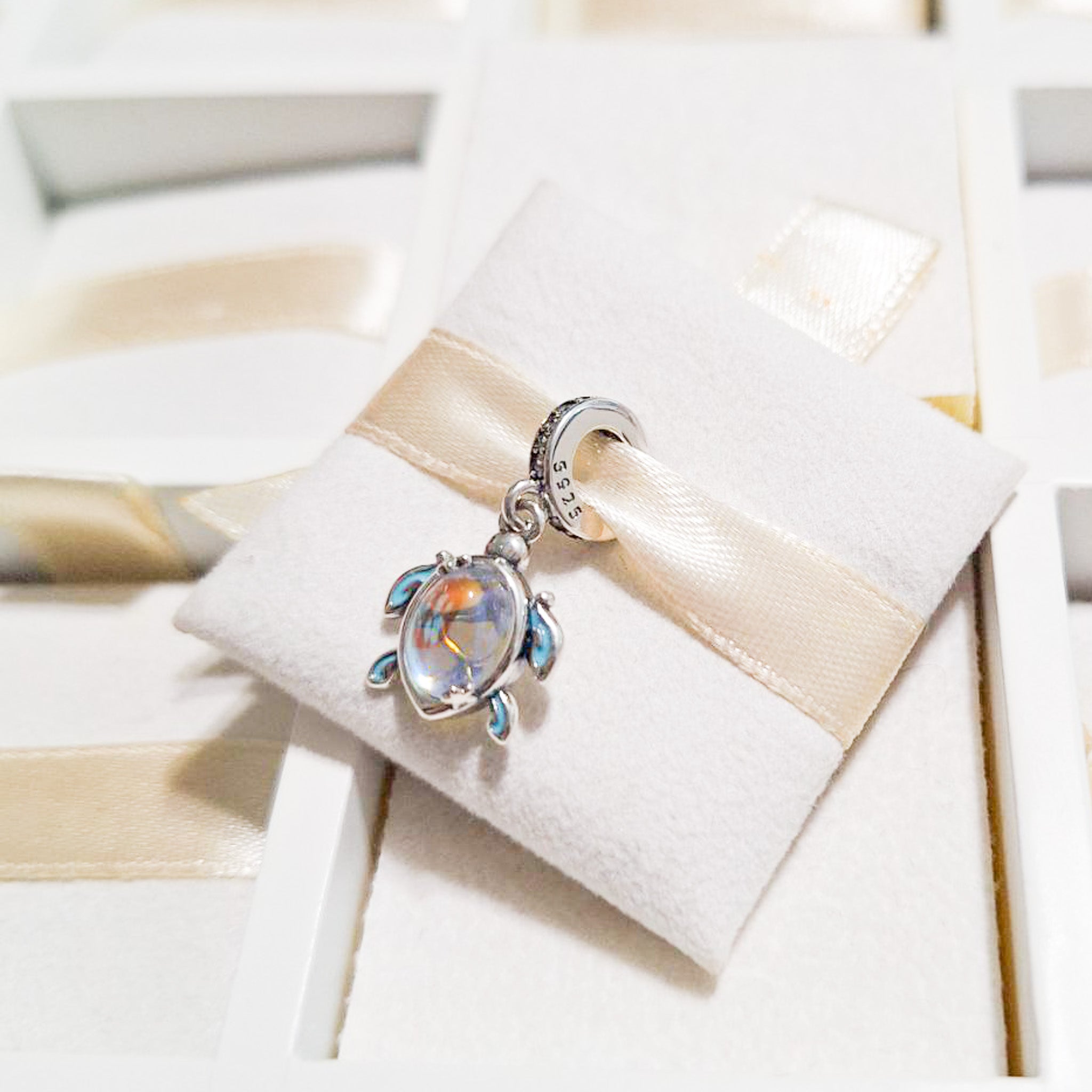 Charm Tortuga Azul Tornasol