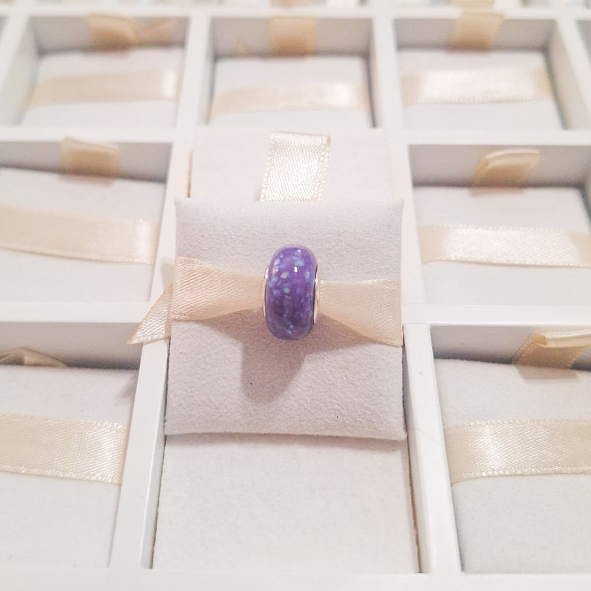 Charm Murano Morado Con Destellos Tornasol