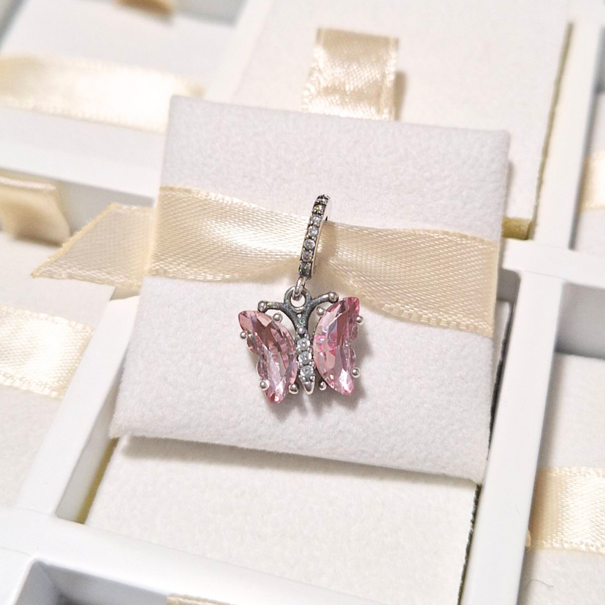 Charm Mariposa Rosa Brillante