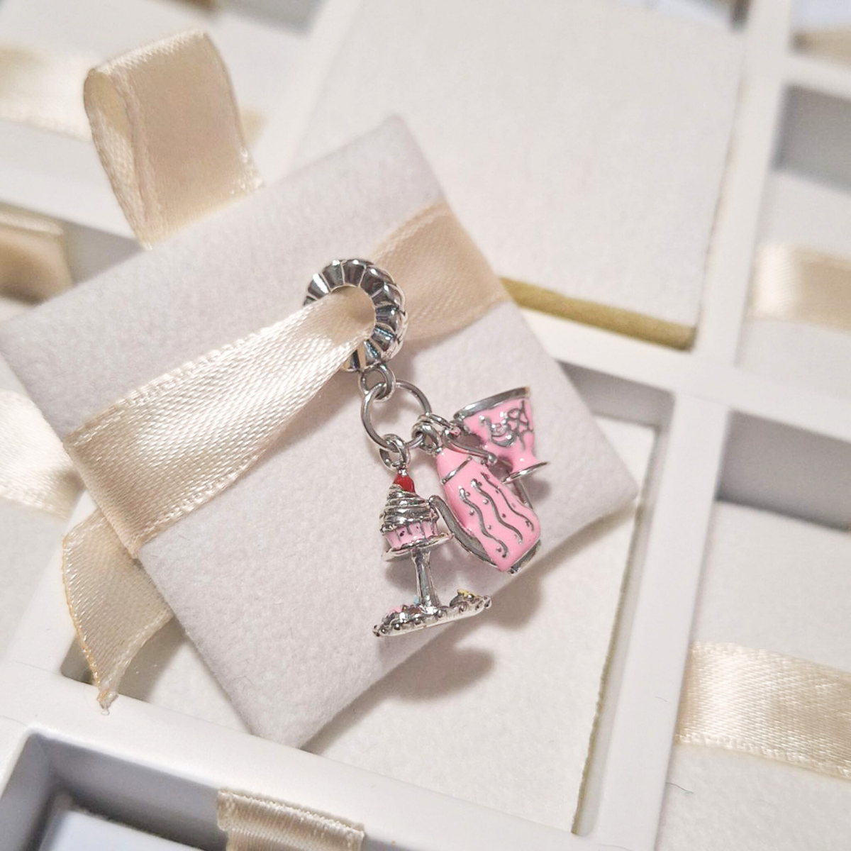 Charm Fiesta Del Té