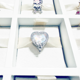 Cargar imagen en la galería, Charm Corazón Azul Cielo Tornasol