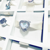 Cargar imagen en la galería, Charm Corazón Azul Cielo Tornasol