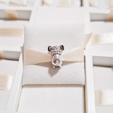 Cargar imagen en la galería, Charm Oveja El Principito Corazón Azul