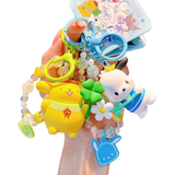 Cargar imagen en la galería, Llavero Pochacco Con Strap Con Flores