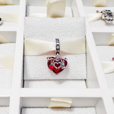 Cargar imagen en la galería, Charm Corazón Manos Minnie Y Mickey Mouse
