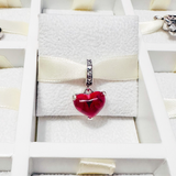 Cargar imagen en la galería, Charm Corazón Manos Minnie Y Mickey Mouse