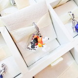 Cargar imagen en la galería, Charm Personaje Cartoon Aviador Con Carta De Póker