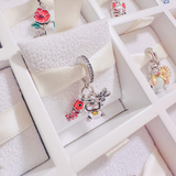 Cargar imagen en la galería, Charm Gato De La Suerte Con Sakura Y Pez Koi