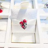 Cargar imagen en la galería, Charm Calavera Con Flores Rojas