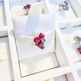 Cargar imagen en la galería, Charm Calavera Con Flores Rojas