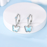 Cargar imagen en la galería, Aretes Huggies Mariposas Azul Tornasol