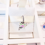 Cargar imagen en la galería, Charm Mariposa Tornasol Galaxia