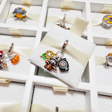 Cargar imagen en la galería, Charm Espantapájaros, Girasol Y Cámara