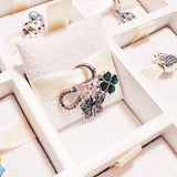 Cargar imagen en la galería, Charm Mariposa Con Herradura Y Trébol