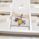 Cargar imagen en la galería, Charm Flor, Sombrero Y Avión