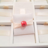 Cargar imagen en la galería, Charm Fresa Con Flor Blanca